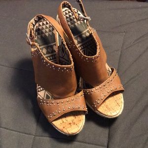 Jessica Simpson brown studded wedges Size 8
